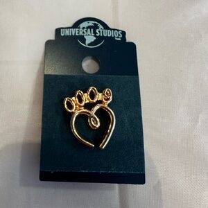 Universal Studios Gold Heart Paw Pin